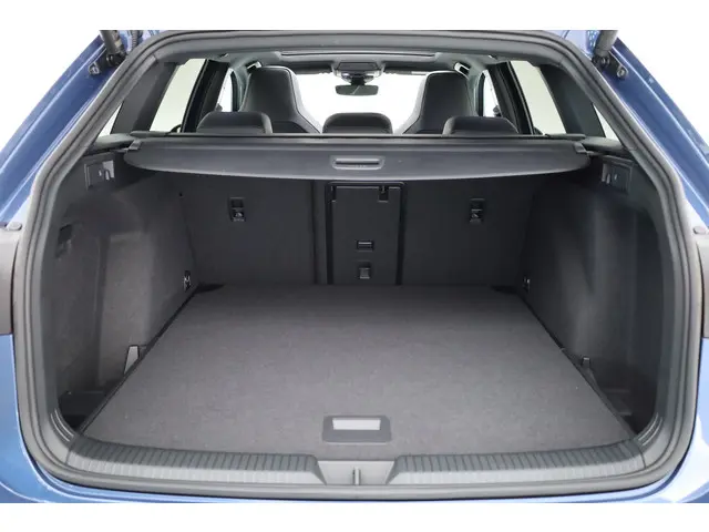 Volkswagen Golf Variant 1.5 eTSI R-Line DSG 2024 Benzine 31