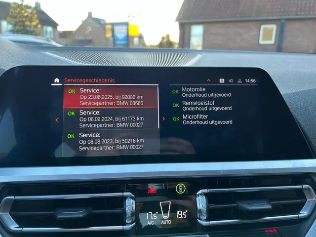 BMW 3 Serie 330e High Executive 2020 Hybride Benzine 22