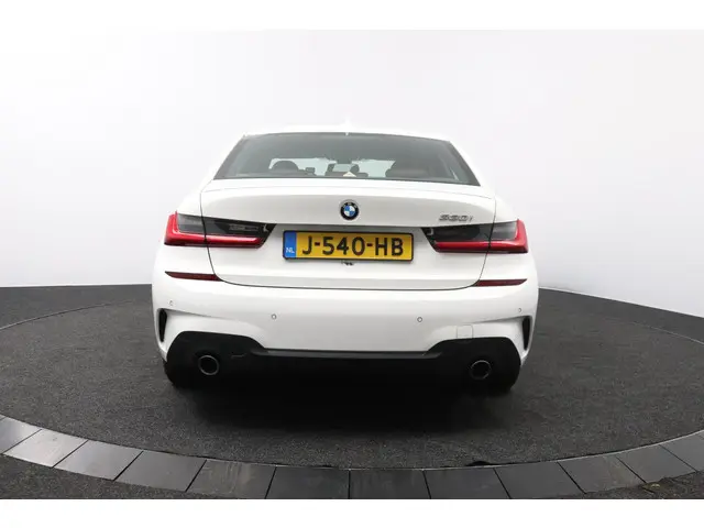 BMW 3 Serie 330i Executive Edition 2020 Benzine 20