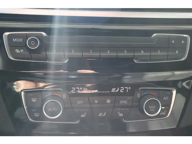 BMW X1 xDrive25e 2022 Hybride Benzine 14