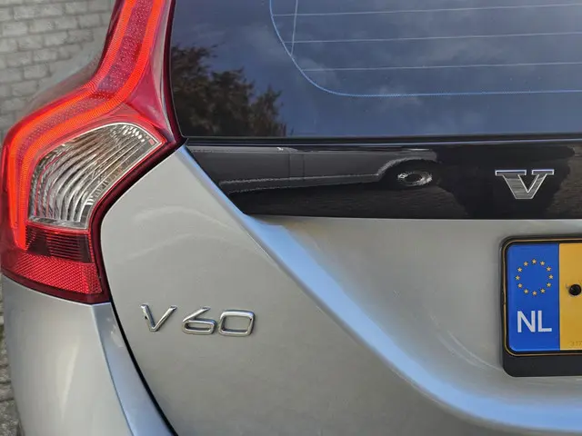 Volvo V60 1.5 T3 Nordic+ R-Design Leer/Navi/Pdc 2017 Benzine 8