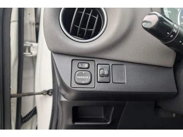 Toyota Yaris 1.5 Hybrid Lease 2015 Hybride Benzine 20