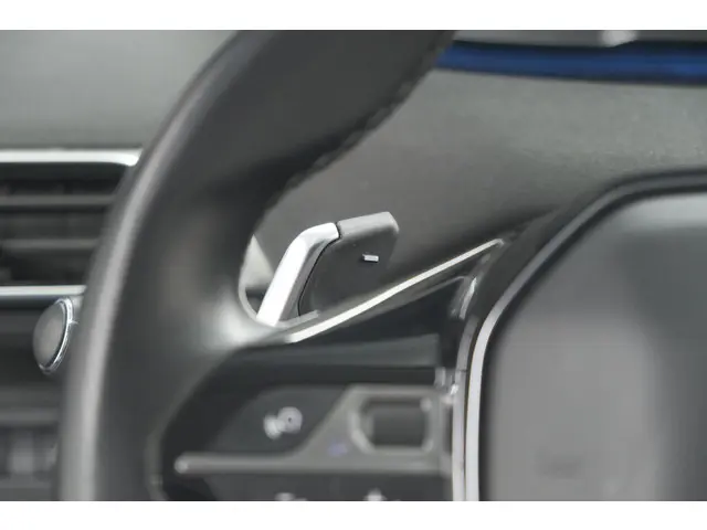 Peugeot 3008 PureTech 130 EAT8 Allure 2022 Benzine 36