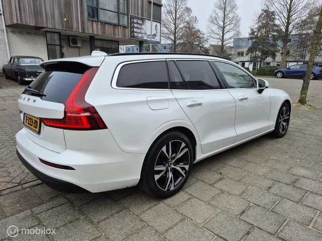 Volvo V60 2.0 B3 PLUS DARK 2023 Hybride Benzine 7
