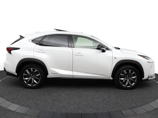 Lexus NX 300h AWD F Sport Line 2014 Hybride Benzine 13