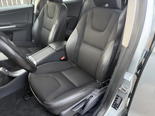 Volvo XC60 2.0 T5 245 pk AWD Geartronic 2017 Benzine 14