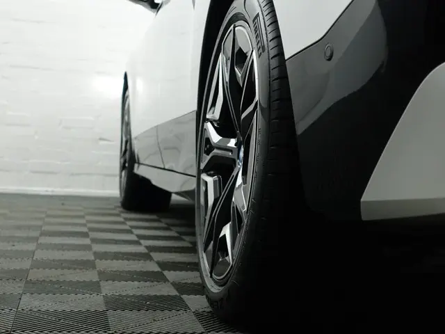 BMW iX xDrive40 M Gold Edition 77 kWh- 2021 Elektrisch 35