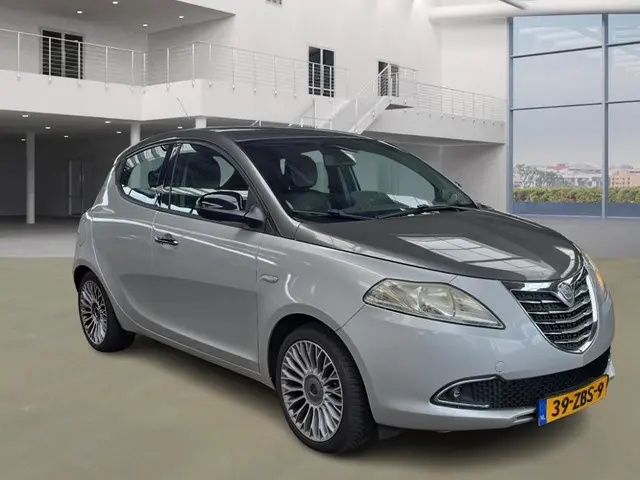 Lancia Ypsilon 2