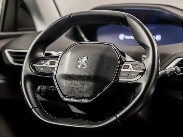 Peugeot 3008 1.2 PureTech Premium Sport 2020 Benzine 18
