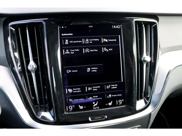 Volvo V60 2.0 B4 R-Design Aut8 | 2021 Benzine 18