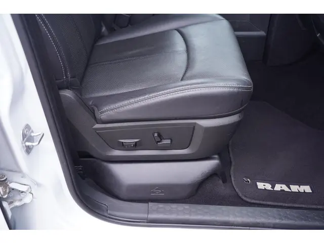 Dodge Ram 1500 5.7 V8 4x4 Crew Cab 5'7 Rebel 2019 Benzine 33