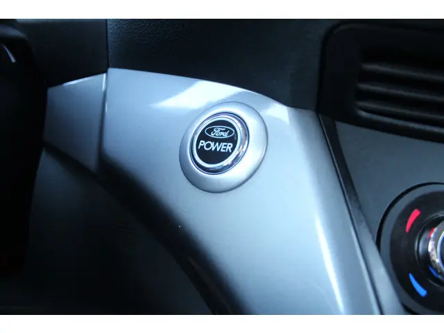 Ford C-MAX 1.0 -126 Pk Titanium 2013 Benzine 18