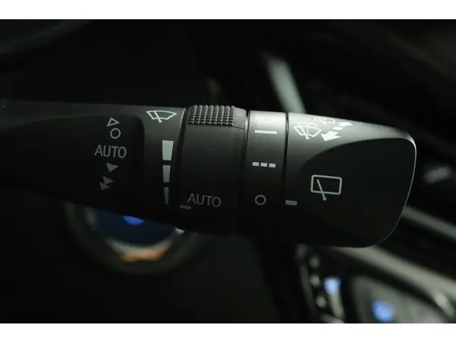 Toyota C-HR 1.8 Hybrid Executive 2020 Hybride Benzine 32