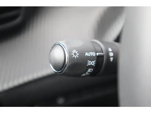 Peugeot 2008 1.2 HYBRID 136 GT 2024 Hybride Benzine 21