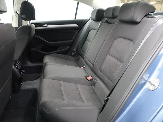 Volkswagen Passat 1.4 TSI Highline Aut- 2015 Benzine 21