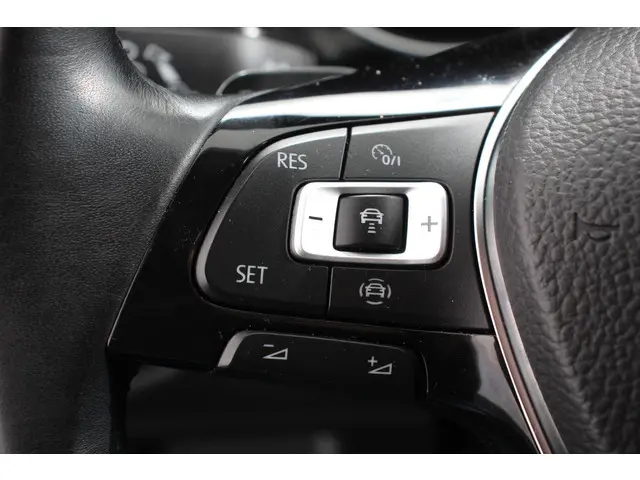 Volkswagen Touran 1.5 TSI DSG Highline 7p 2021 Benzine 13