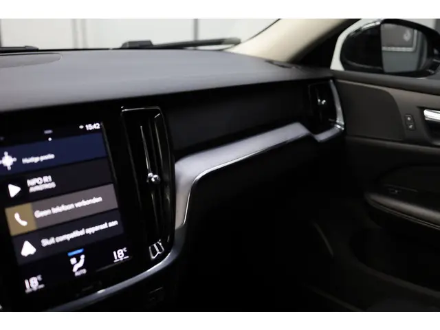 Volvo V60 2.0 T5 Momentum | 2018 Benzine 19