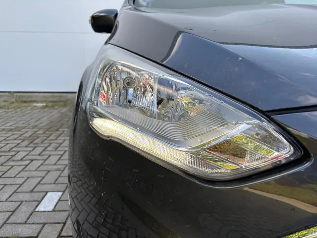 Ford C-MAX 1.5 Titanium 2018 Benzine 26