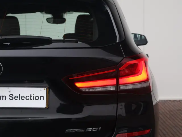 BMW X1 sDrive20i High Executive Edition 2021 Benzine 19