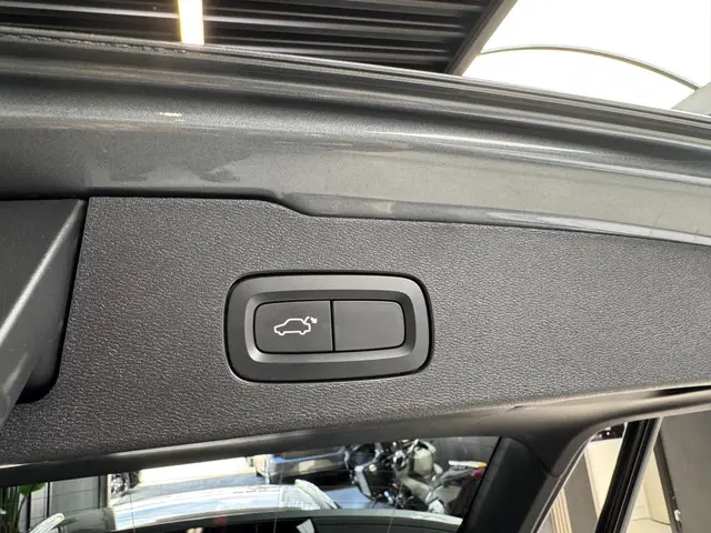 Volvo V60 2.0 T4 R-Design CAMERA LEDER LED 2020 Benzine 20