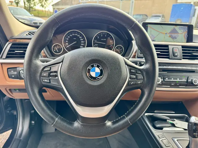 BMW 3 Serie 320i Upgrade Edition 2013 Benzine 18