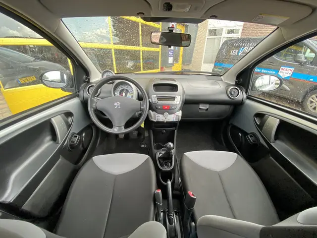 Peugeot 107 1.0 Blue Lease 2012 Benzine 10