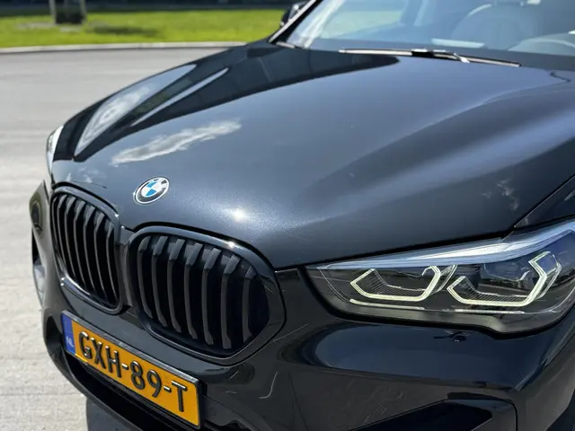 BMW X1 xDrive20i High Executive 2021 Benzine 17