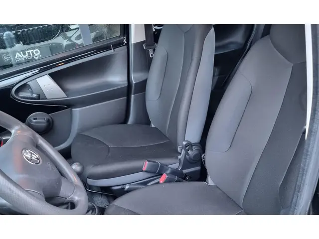 Toyota Aygo 1.0 VVT-i Comfort 2012 Benzine 12