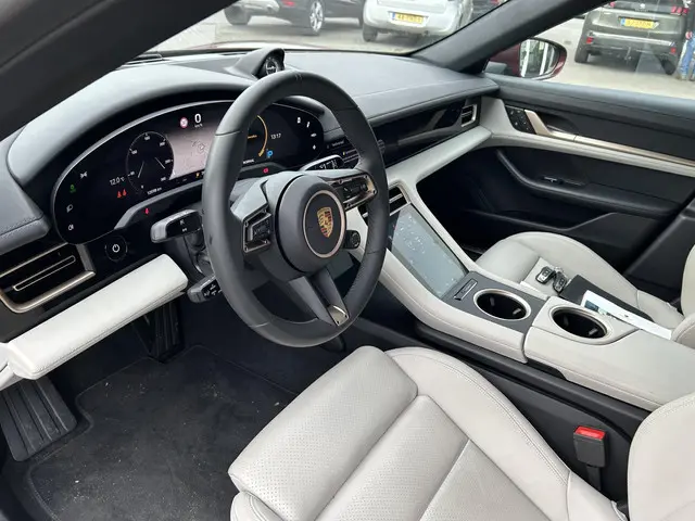 Porsche Taycan Performance 84 kWh 2022 Elektrisch 15