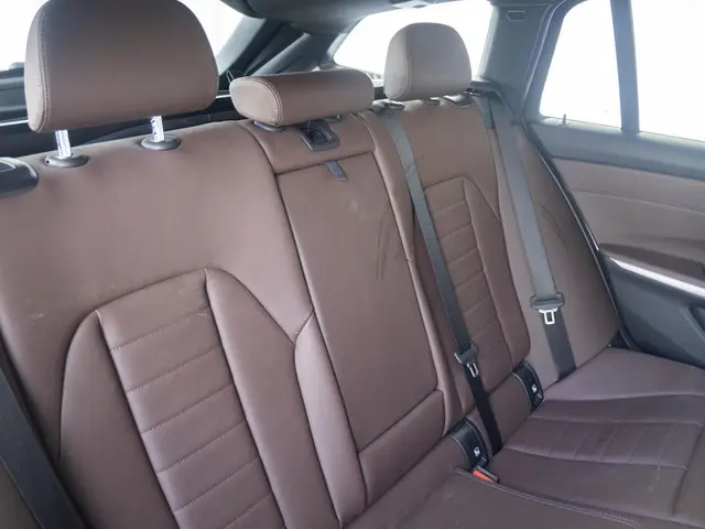 BMW 3 Serie Touring 320i 2025 Benzine 10