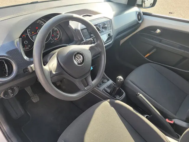Volkswagen up! 1.0 BMT move up! 2016 Benzine 8
