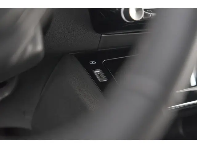 Peugeot 208 PureTech 100 Allure Pack 2023 Benzine 40