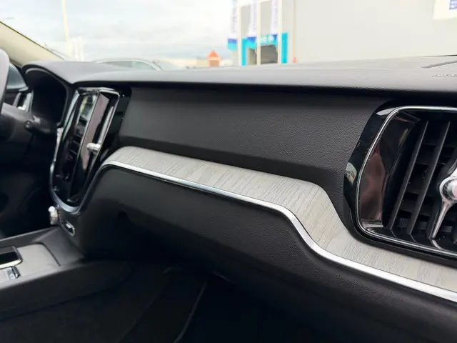 Volvo V60 2.0 B5 Inscription 2020 Hybride Benzine 16