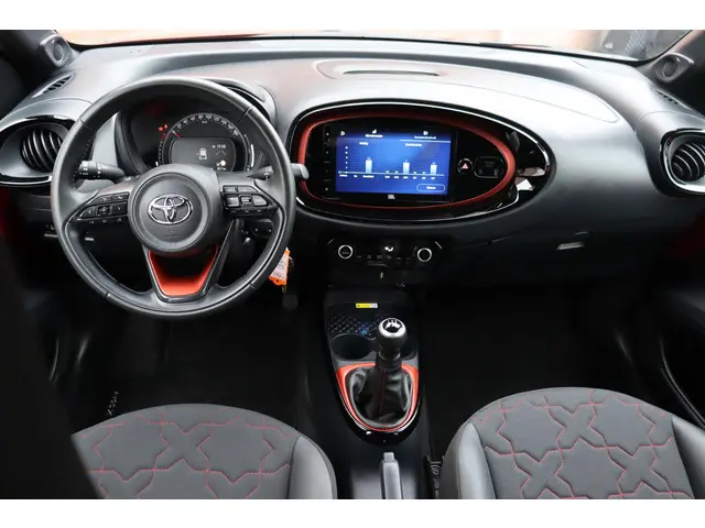 Toyota Aygo X 1.0 VVT-i Envy Cabrio 2022 Benzine 3