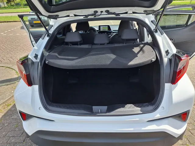 Toyota C-HR 1.8 Hybrid Dynamic 2020 Hybride Benzine 24