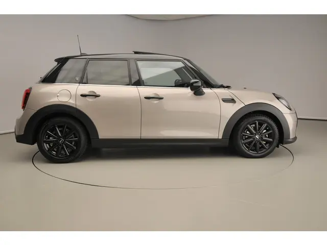 MINI 5-Deurs 1.5 Cooper 2021 Benzine 4