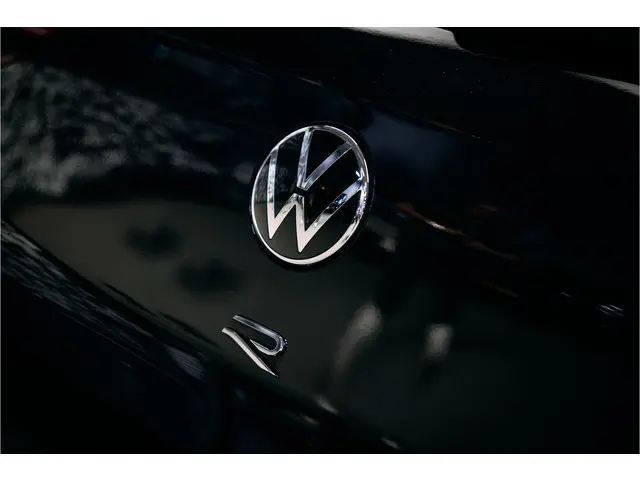 Volkswagen Golf 2.0 TSI R 4Motion 2022 Benzine 36