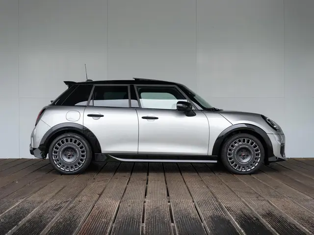 MINI 5-Deurs S 2025 Benzine 4