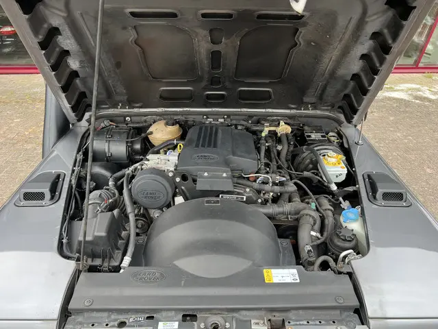 Land Rover Defender 2.2 D HT 110" SE 2015 Diesel 26