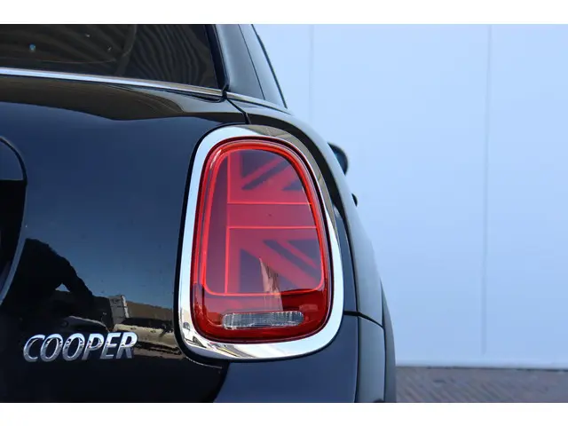 MINI Cooper Business Edition 2021 Benzine 8