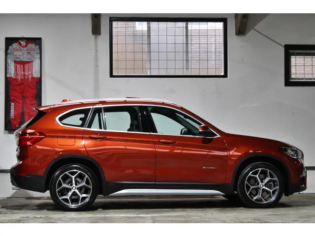 BMW X1 xDrive20i High Executive 2017 Benzine 8