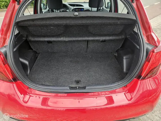 Toyota Yaris 1.0 VVT-i Access camera 2015 Benzine 9