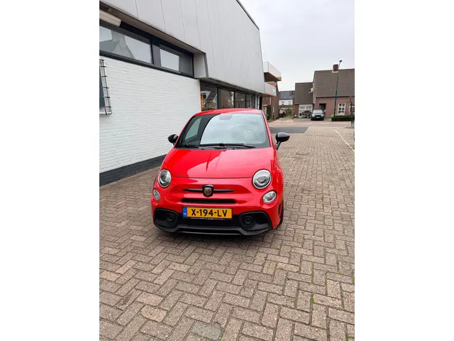 Fiat 500 1.4 T-Jet Abarth 595 2022 Benzine 2