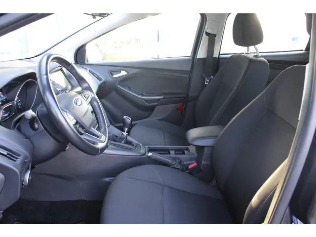 Ford Focus Wagon 1.0 Lease Edition 2018 Benzine 10