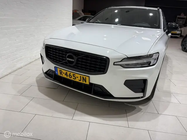 Volvo V60 2.0 T5 R-Design Car-Play 2019 Benzine 17