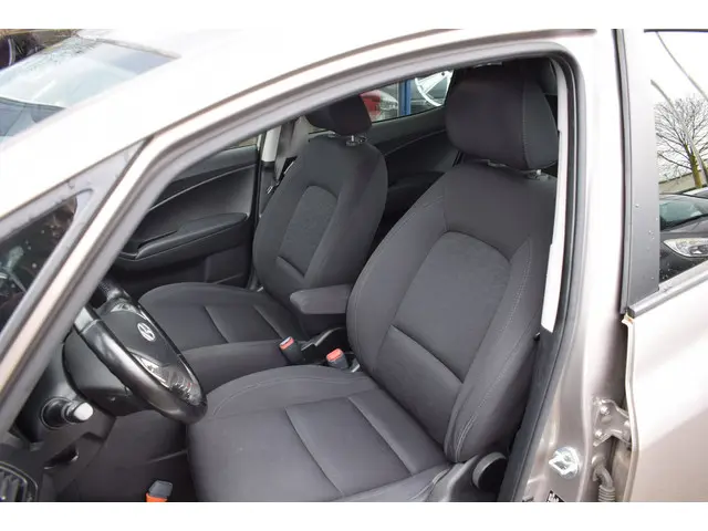 Hyundai ix20 1.4i Go! 2017 Benzine 13