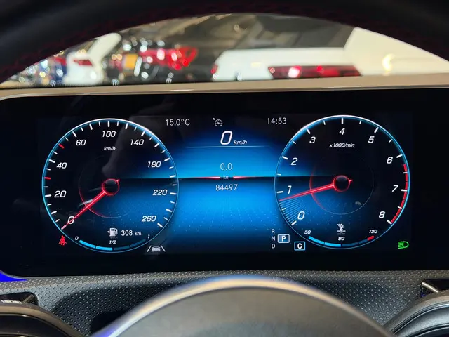 Mercedes-Benz A-Klasse 180 AMG Line 2020 Benzine 14