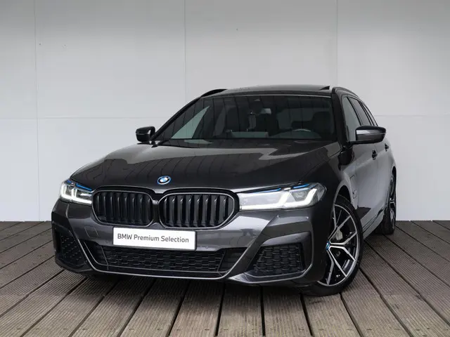 BMW 5 Serie Touring 530e 2024 Hybride Benzine 38