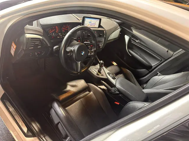 BMW 1 Serie 116i High Executive 2015 Benzine 32