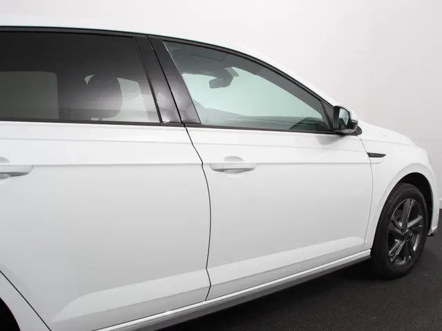 Volkswagen Polo 1.0 TSI DSG R-Line 2024 Benzine 31